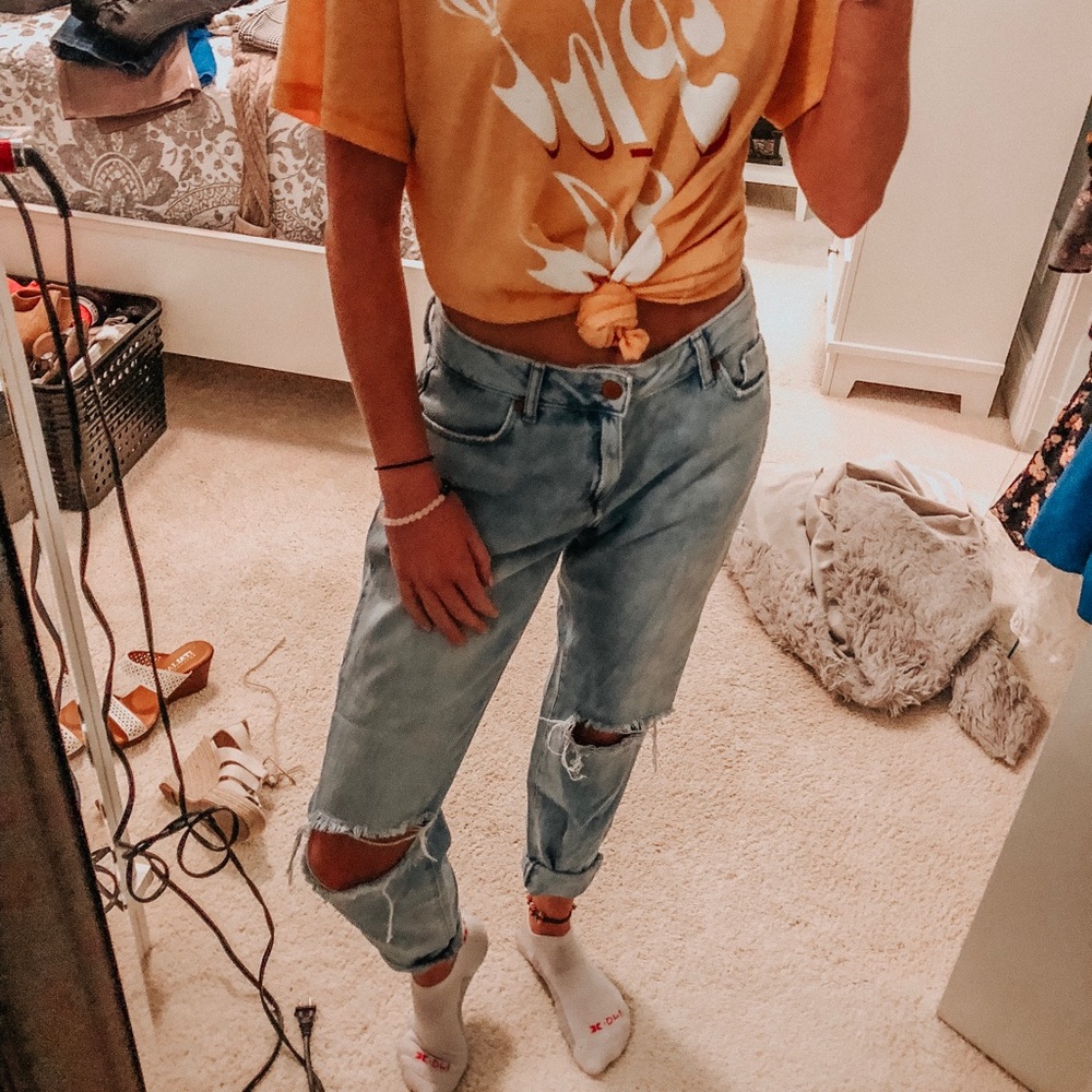 Distressed Boyfriend Jeans